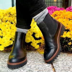 Caslon Miller Water Resistant Lug Chelsea Boot Size 7.5 EUC